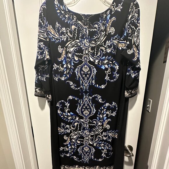 Roz & Ali Dresses & Skirts - Roz & Ali 3/4 Sleeve Floral Dress